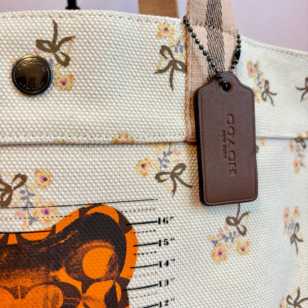 Coach 2019 Vandal Gummy Bear Canvas Tote F76650 Rare Collectible EUC - Picture 3 of 11